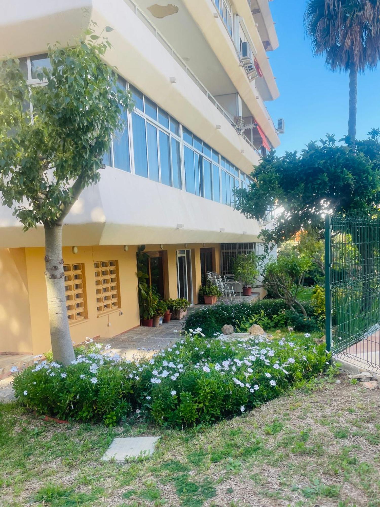 Estudio Nuevo Y Con Piscina 贝纳尔马德纳 外观 照片